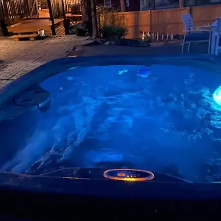 Mountain Lake Retreat - Hot Tub, Lake, Fire Pit, Wineries, Restaurant Harpers Ferry Exterior foto