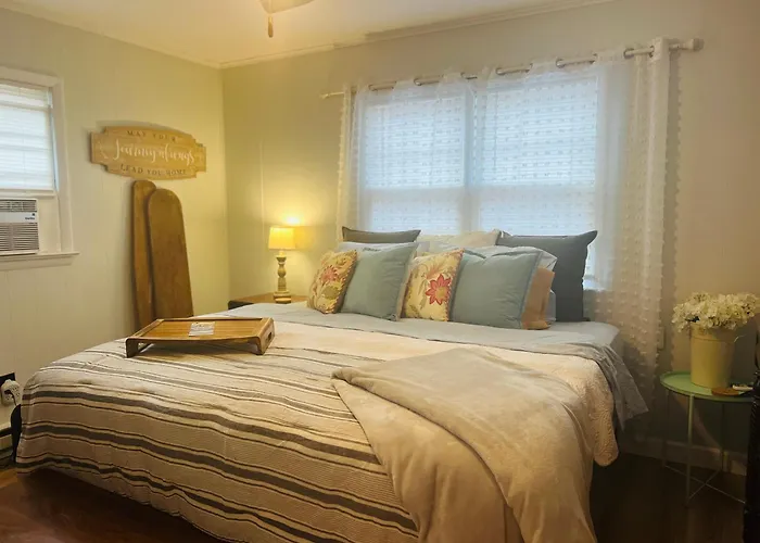 Mountain Lake Retreat - Hot Tub, Lake, Fire Pit, Wineries, Restaurant