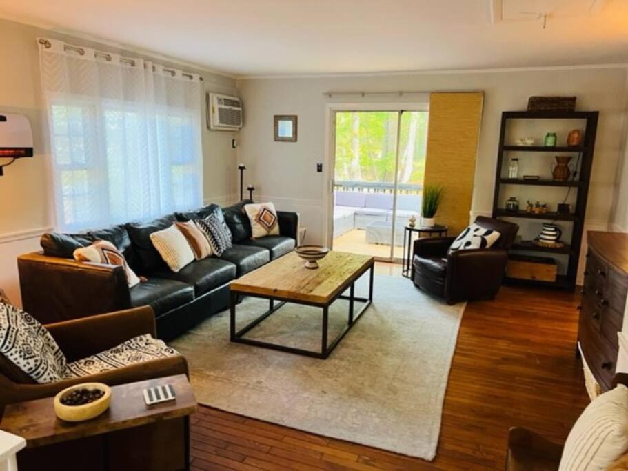 Mountain Retreat - Hot Tub, Lake, Fire Pit, Wineries, Restaurant Holiday home *