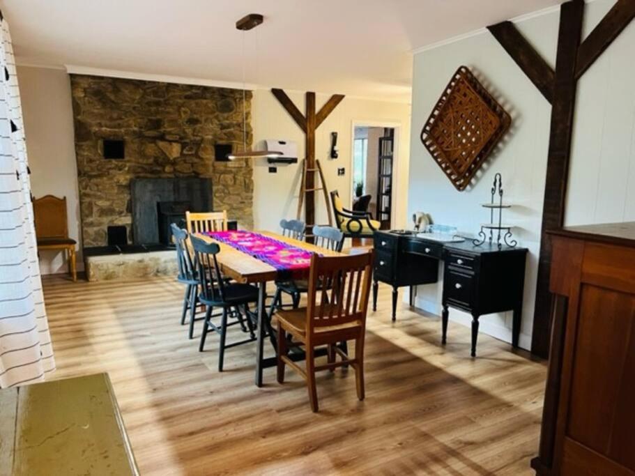 Holiday home Mountain Retreat - Hot Tub, Lake, Fire Pit, Wineries, Restaurant Harpers Ferry