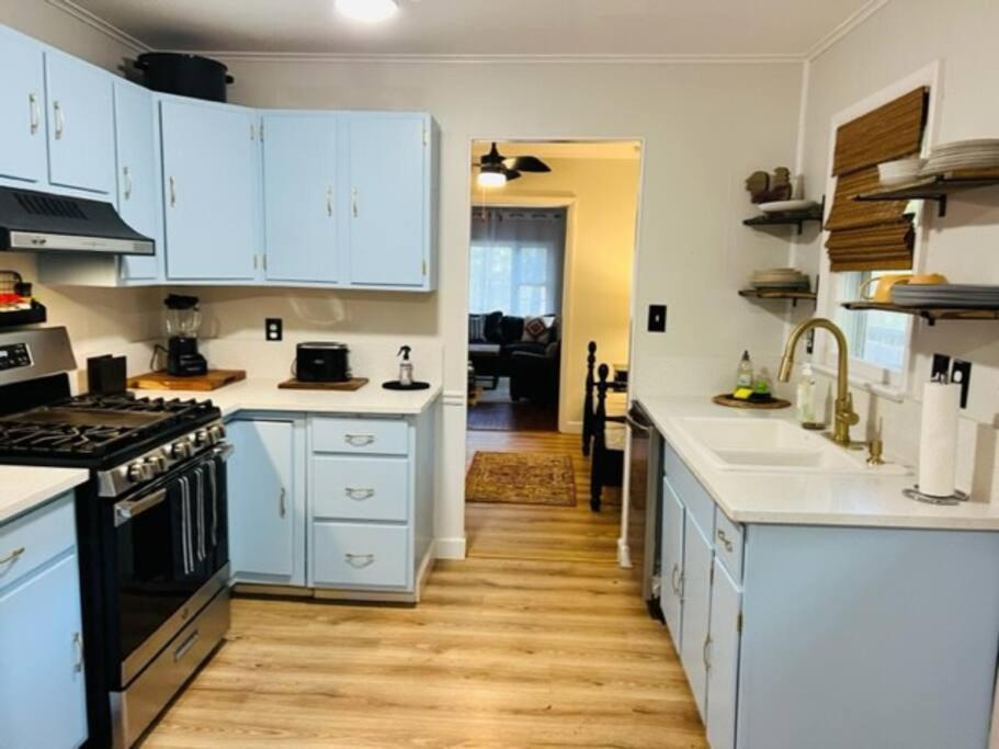 Holiday home Mountain Retreat - Hot Tub, Lake, Fire Pit, Wineries, Restaurant