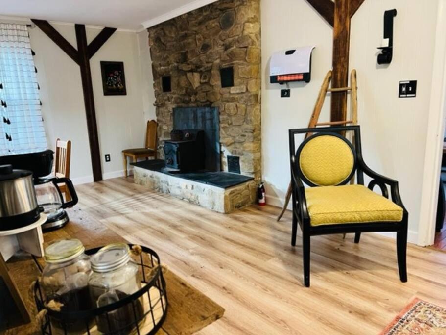 Mountain Retreat - Hot Tub, Lake, Fire Pit, Wineries, Restaurant Harpers Ferry