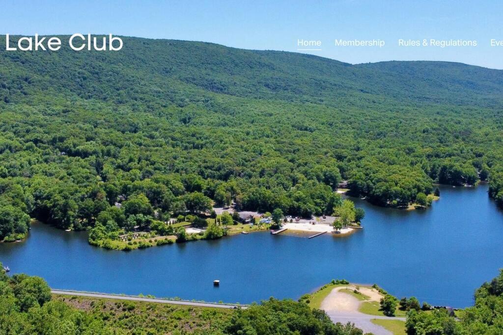 Mountain Retreat - Hot Tub, Lake, Fire Pit, Wineries, Restaurant Holiday home *