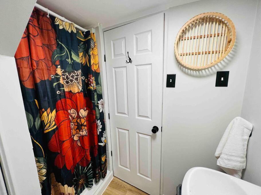 Mountain Retreat - Hot Tub, Lake, Fire Pit, Wineries, Restaurant Holiday home Harpers Ferry