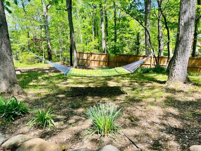 Mountain Retreat - Hot Tub, Lake, Fire Pit, Wineries, Restaurant