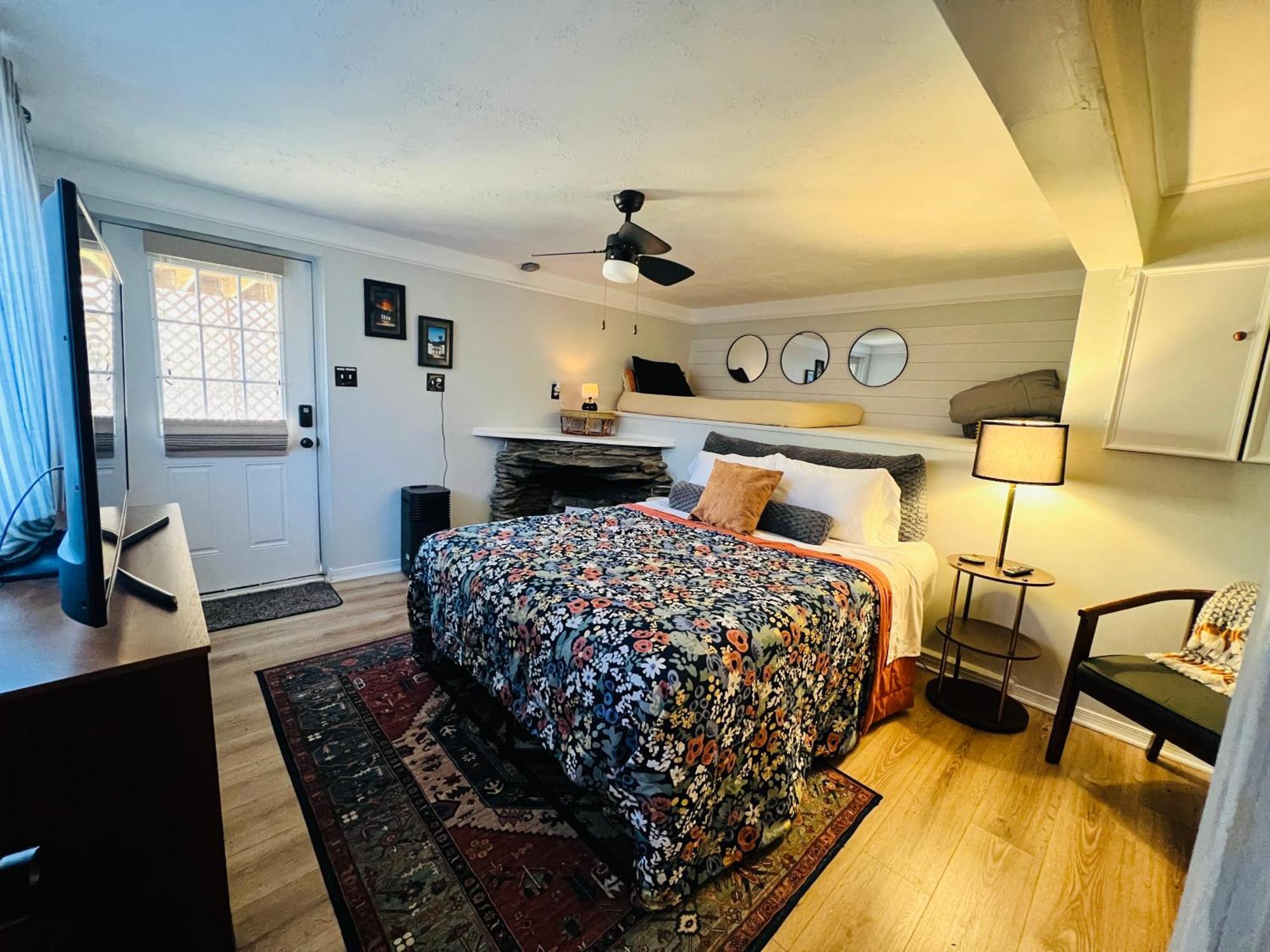 Mountain Retreat - Hot Tub, Lake, Fire Pit, Wineries, Restaurant Holiday home