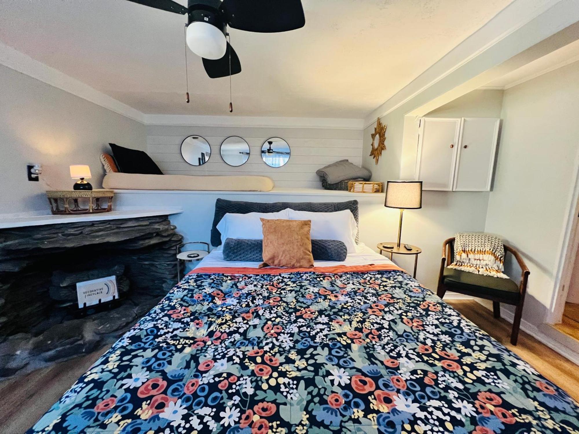 Mountain Retreat - Hot Tub, Lake, Fire Pit, Wineries, Restaurant Holiday home
